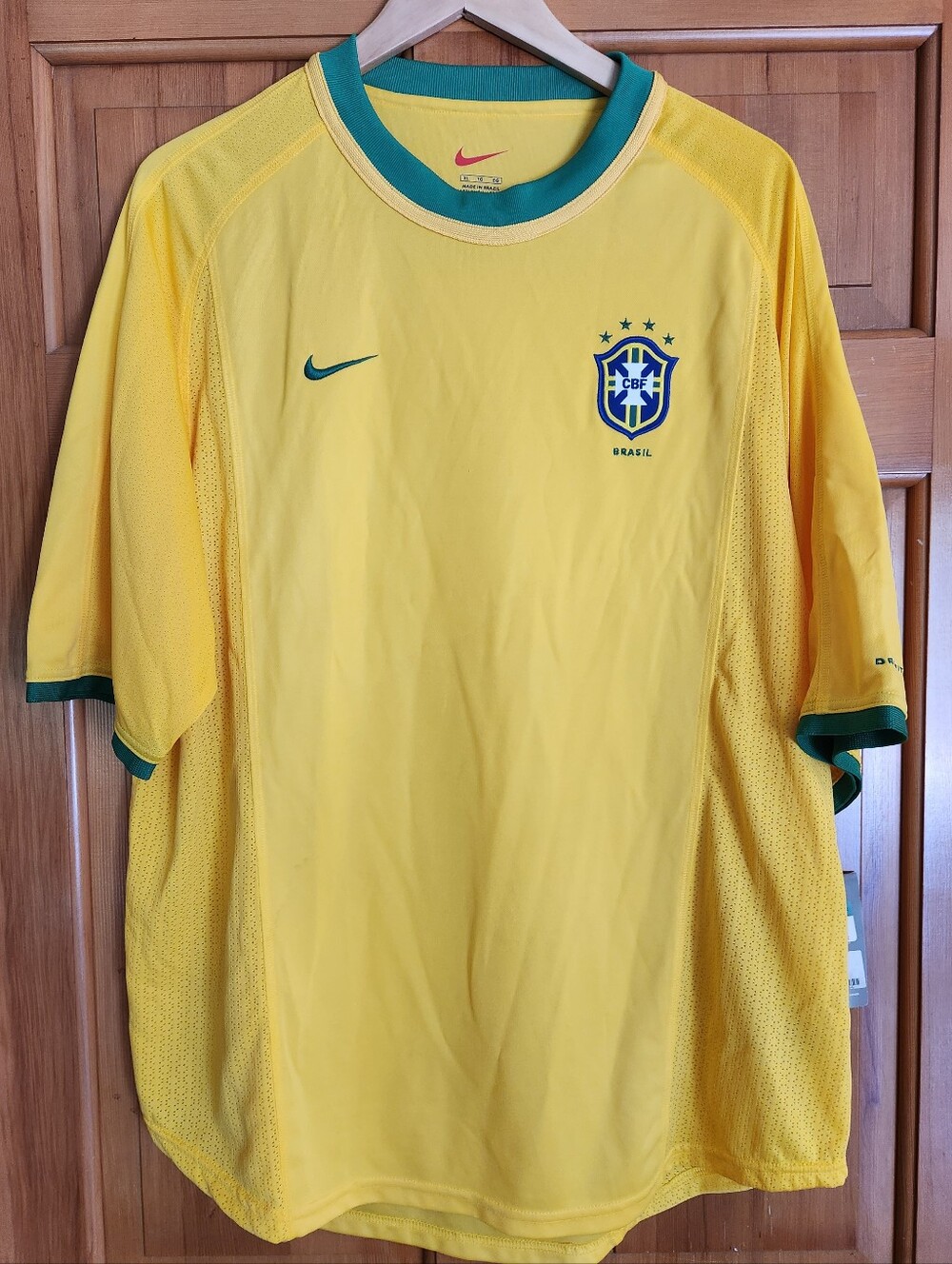 Vintage Y2K Nike Yellow and Green Brazil Soccer Jersey - Size XL